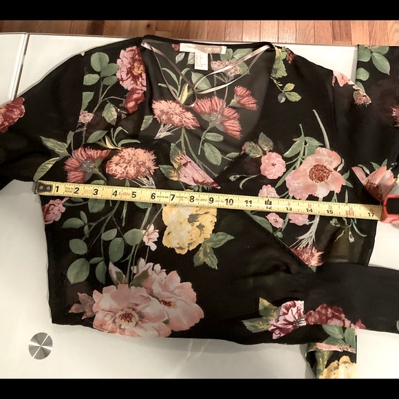 Forever 21 Contemporary Sheer Floral Deep V Wrap Blouse Size Small. - Picture 8 of 11